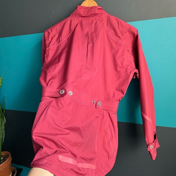 MEC Women's waterproof jacket size 4 - Picture 7 of 15